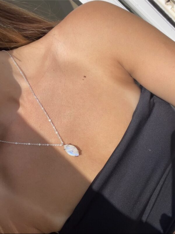 ⁦LIA MOONSTONE NECKLACE⁩ – תמונה ⁦2⁩
