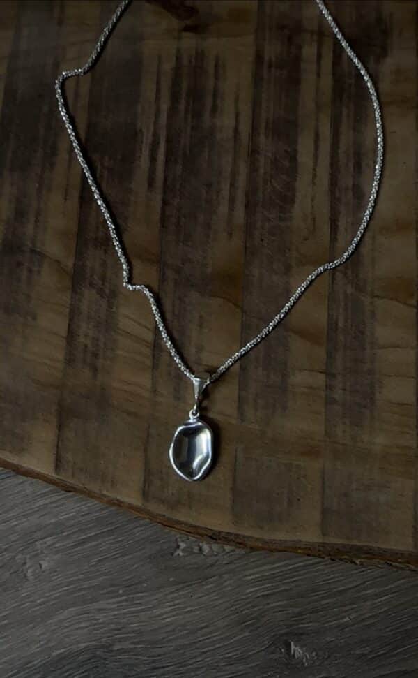 LORA NECKLACE