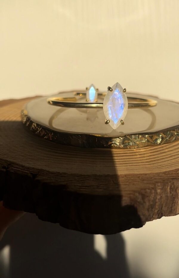 GOLD MOONSTON BRACELET